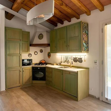 Cozy Tuscany Apartment With View เปสเชีย ภายนอก รูปภาพ