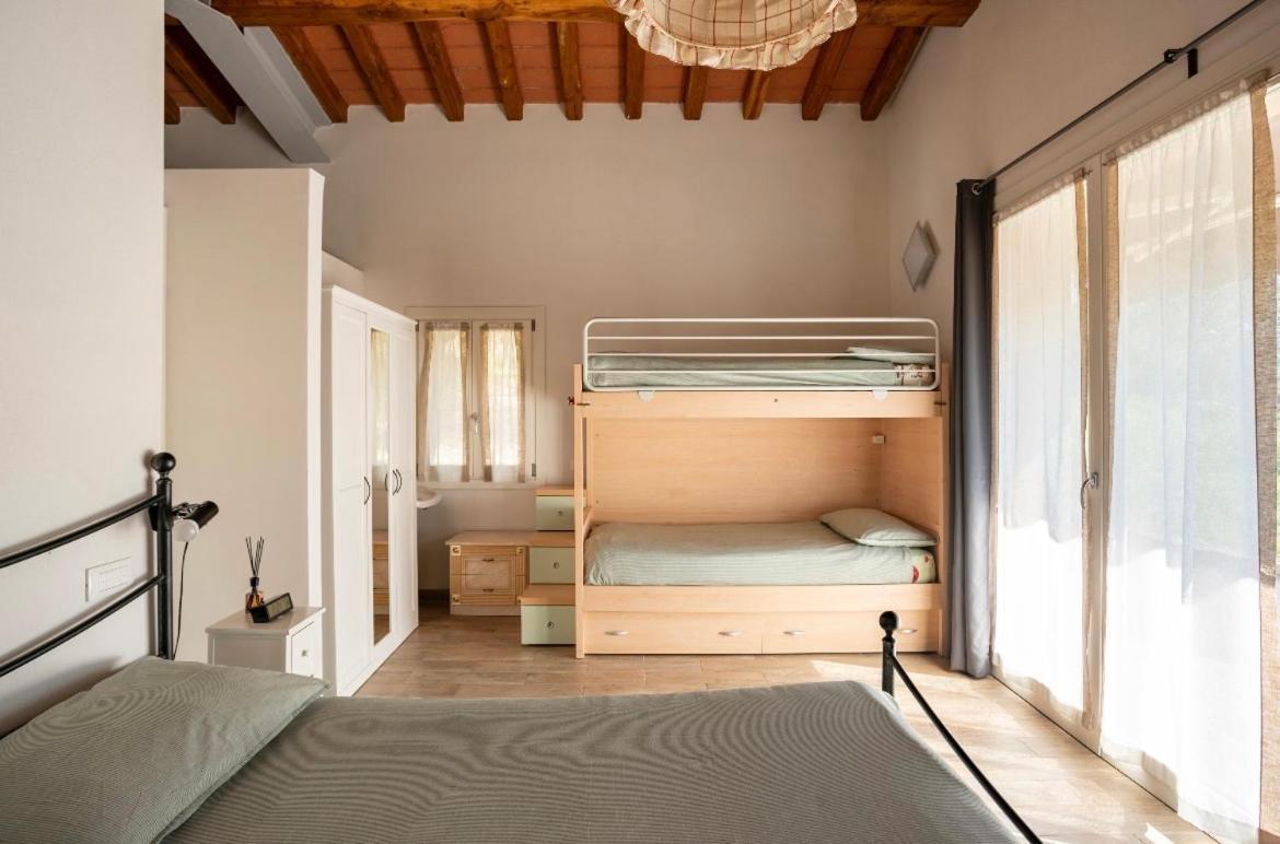 Cozy Tuscany Apartment With View เปสเชีย ภายนอก รูปภาพ