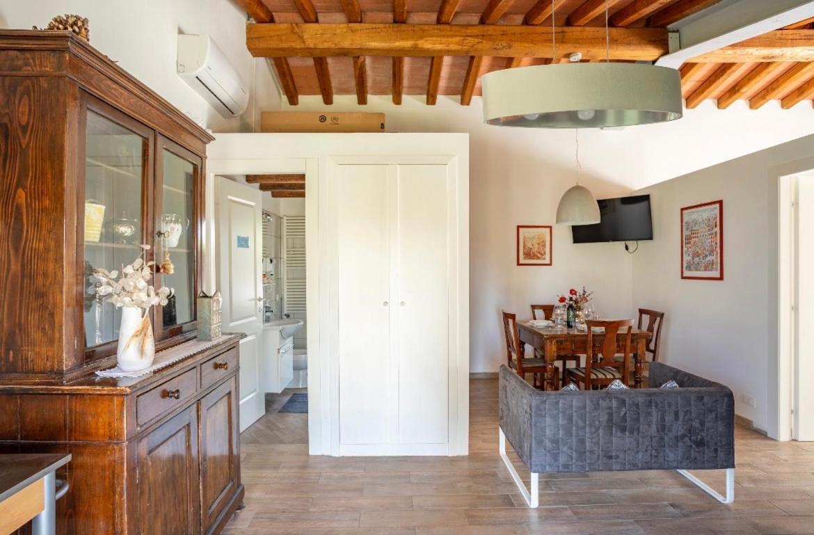 Cozy Tuscany Apartment With View เปสเชีย ภายนอก รูปภาพ
