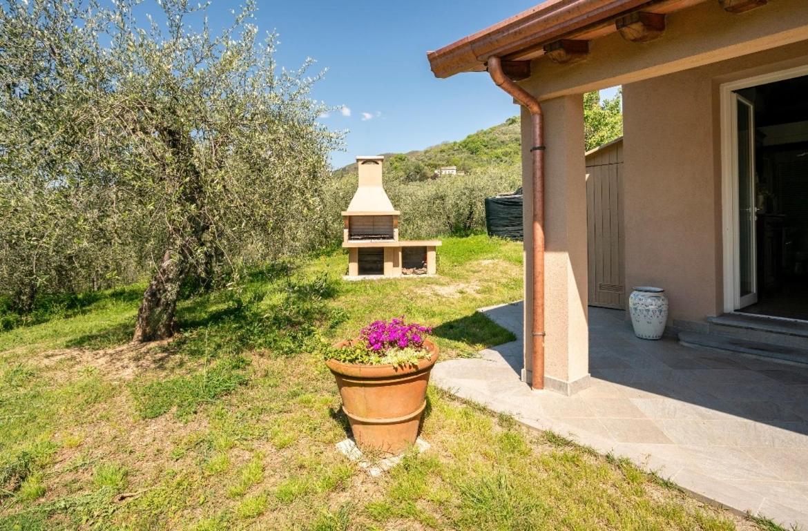 Cozy Tuscany Apartment With View เปสเชีย ภายนอก รูปภาพ
