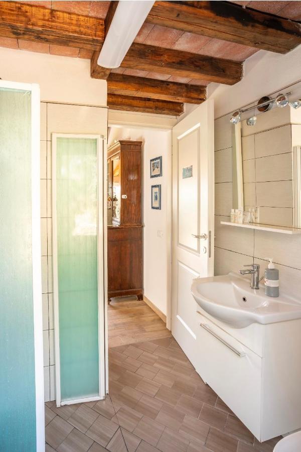 Cozy Tuscany Apartment With View เปสเชีย ภายนอก รูปภาพ