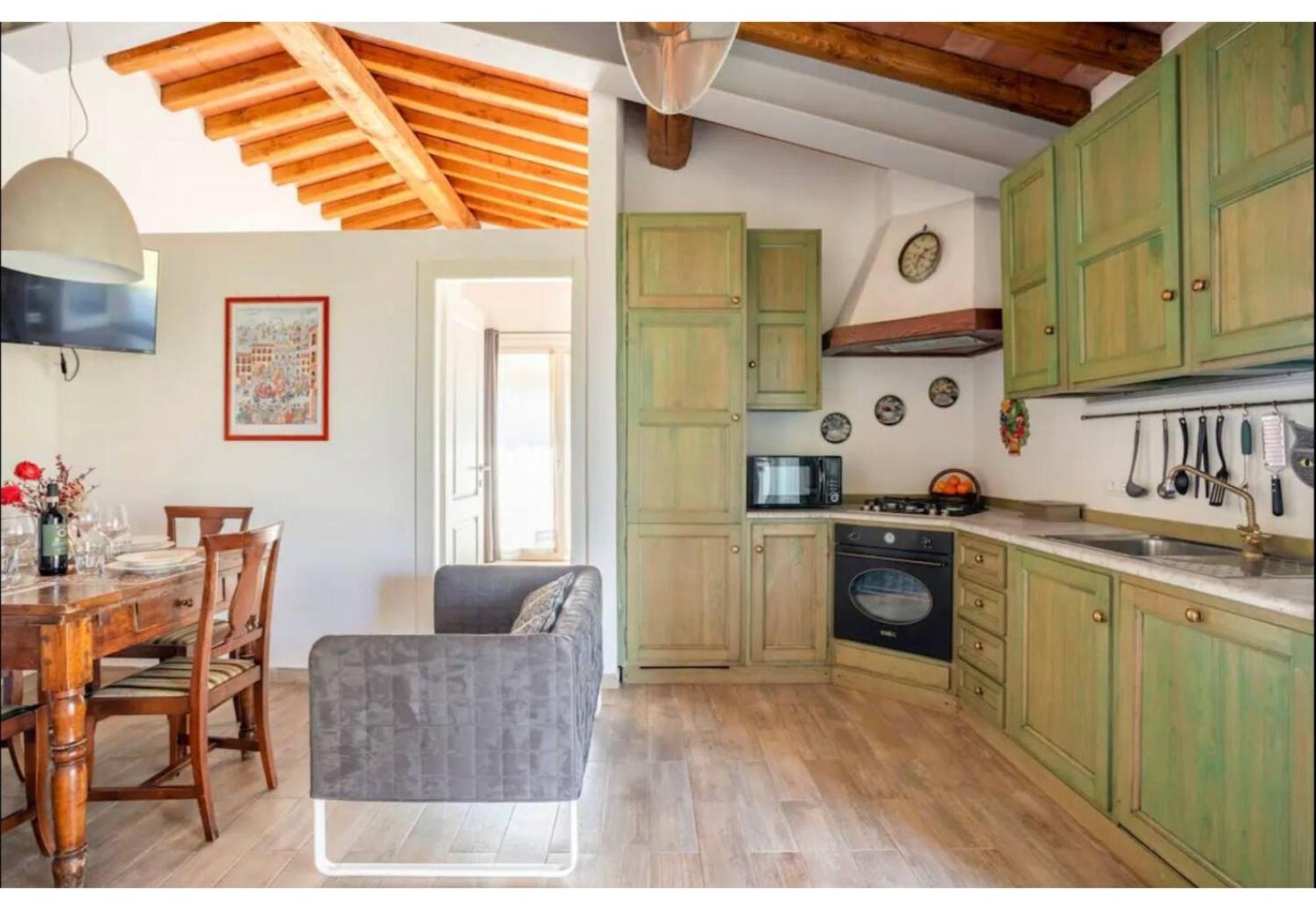 Cozy Tuscany Apartment With View เปสเชีย ภายนอก รูปภาพ