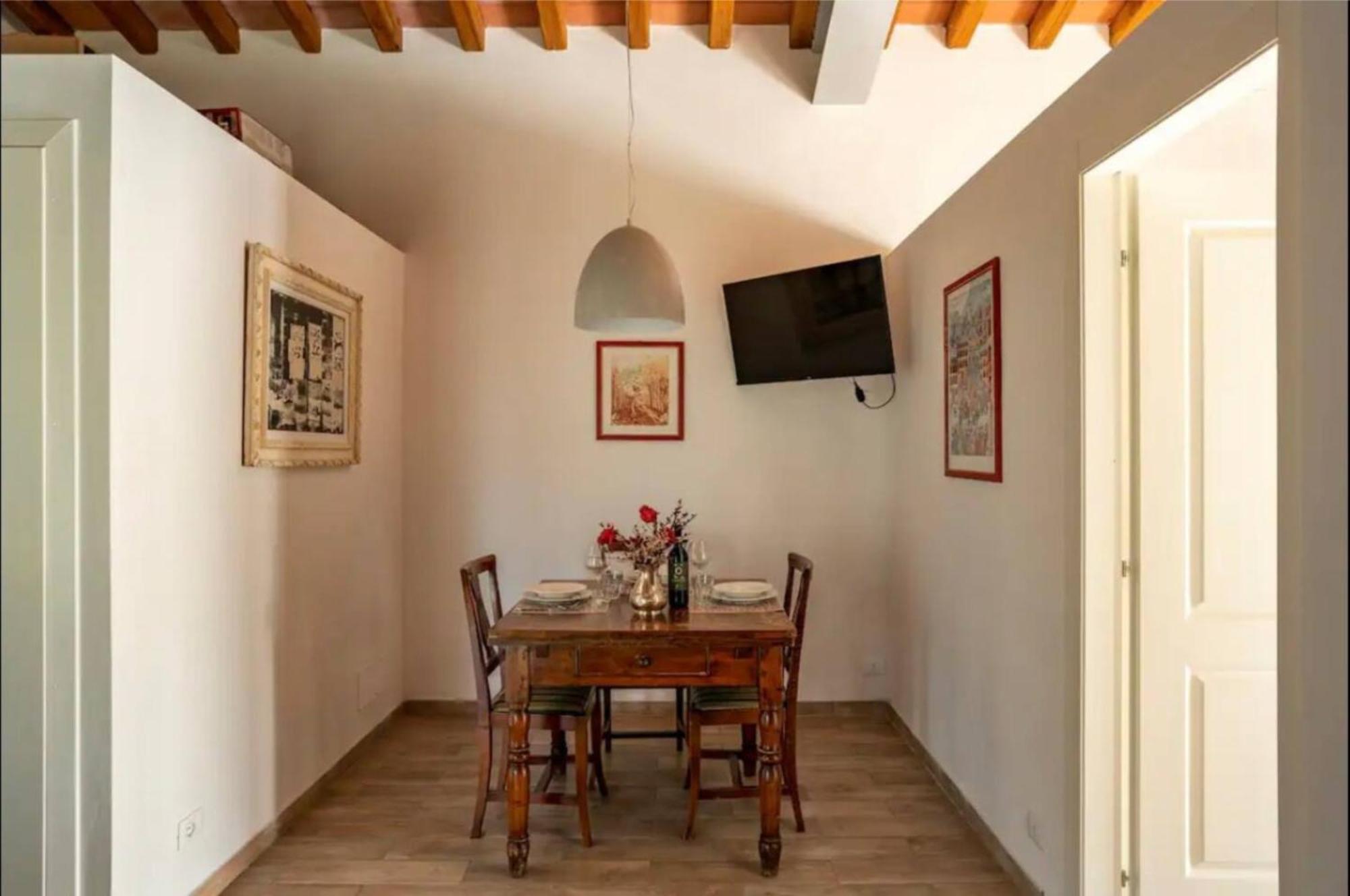 Cozy Tuscany Apartment With View เปสเชีย ภายนอก รูปภาพ