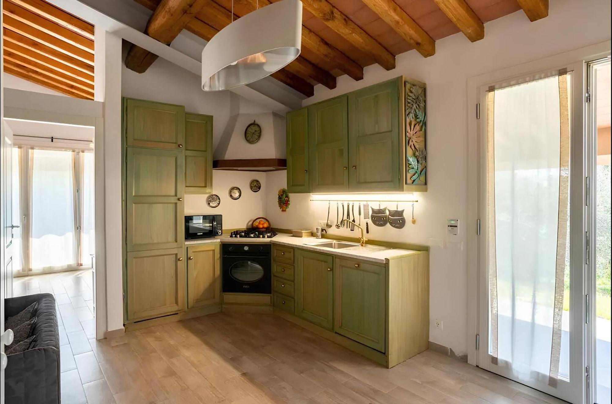 Cozy Tuscany Apartment With View เปสเชีย ภายนอก รูปภาพ